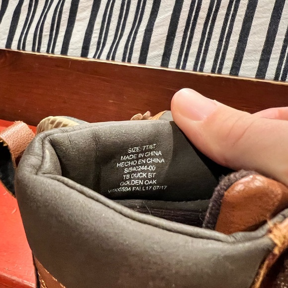 Baby gap duck boots 7/8T - Picture 6 of 6